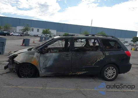 2010 Toyota Sienna Xle z USA, uszkodzony, nr VIN 5TDYK4CC3AS306697
